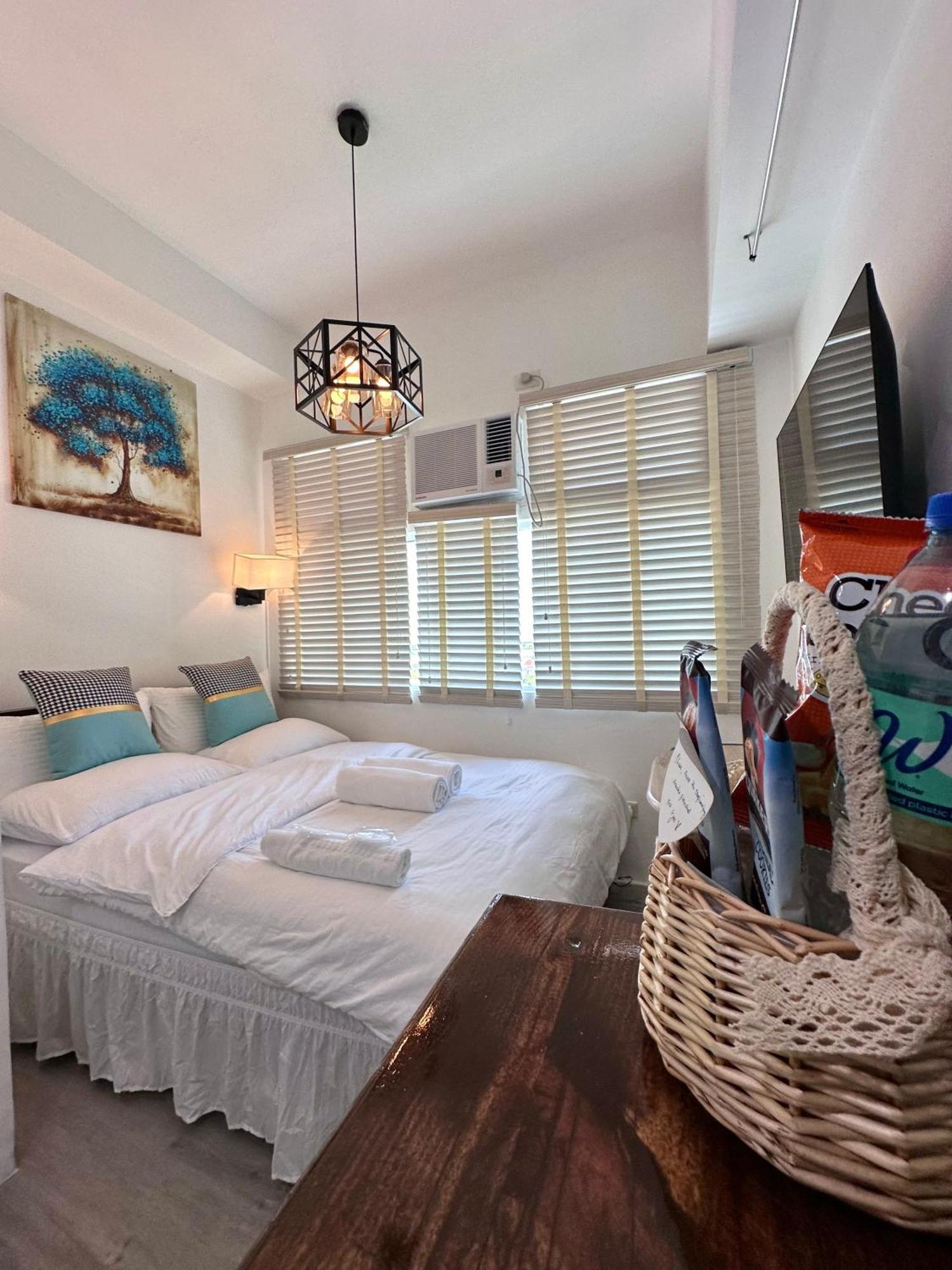 Studio One Condominium, Alabang - Bluu - Fiber Wi-Fi, Netflix-Ready Muntinlupa City Exterior photo