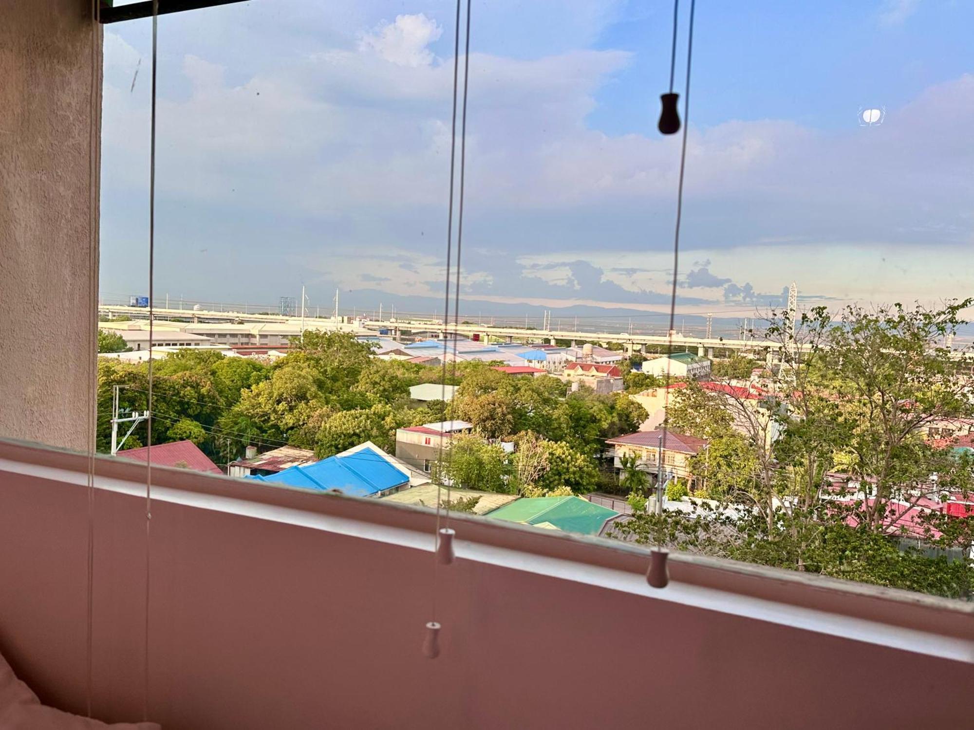 Studio One Condominium, Alabang - Bluu - Fiber Wi-Fi, Netflix-Ready Muntinlupa City Exterior photo