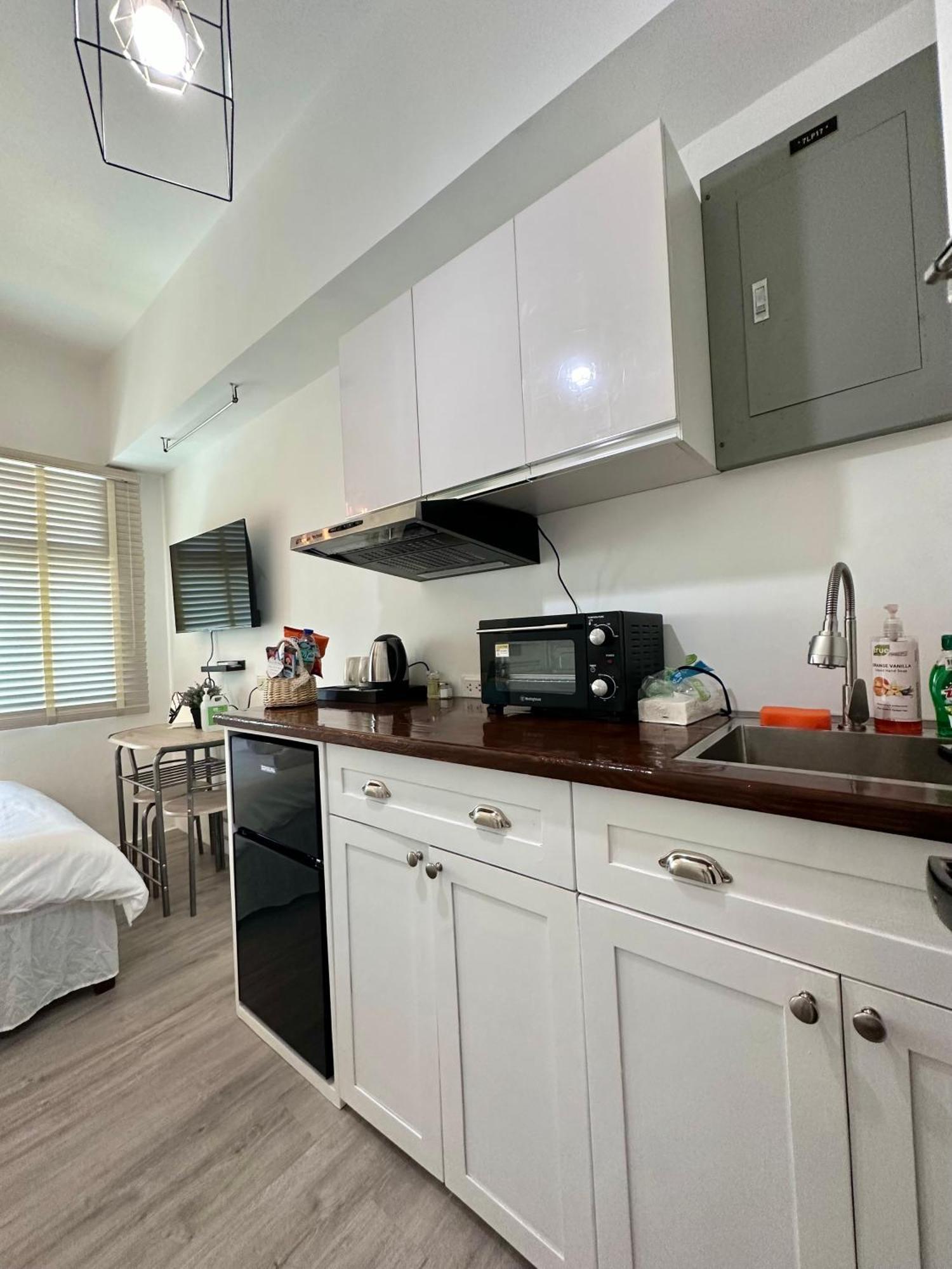 Studio One Condominium, Alabang - Bluu - Fiber Wi-Fi, Netflix-Ready Muntinlupa City Exterior photo
